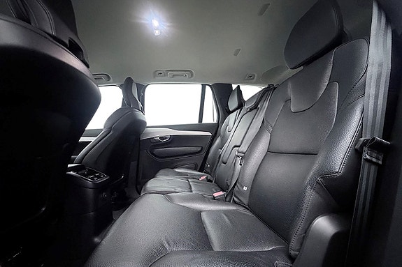 Volvo XC90 14 of 30