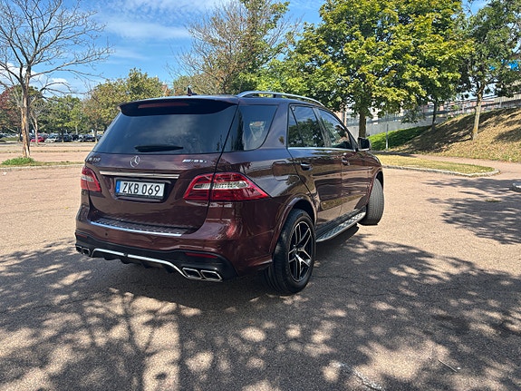 Mercedes-Benz ML350 2 of 5
