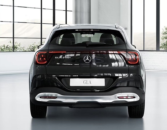 Mercedes-Benz GLA250 4 of 8