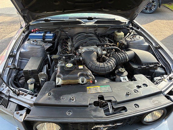 Ford Mustang 4 of 5