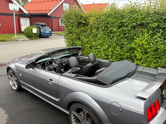 Ford Mustang 3 of 5