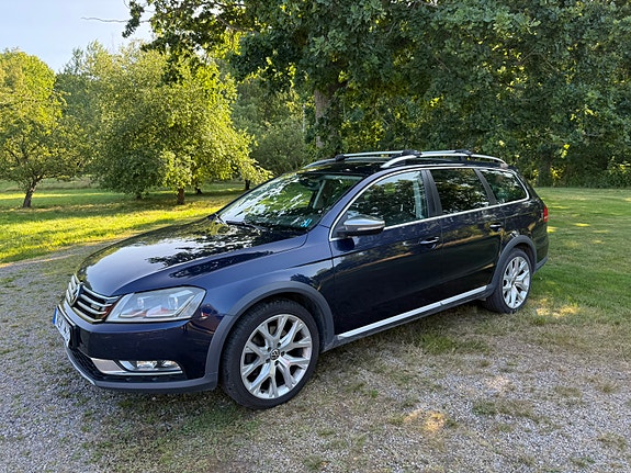 Volkswagen Passat Alltrack 2 of 7