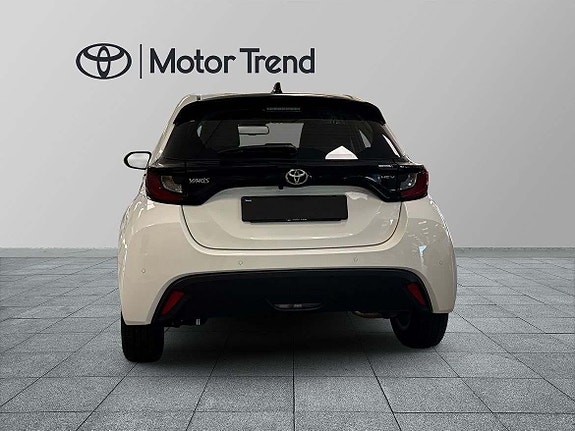 Toyota Yaris 6 of 15