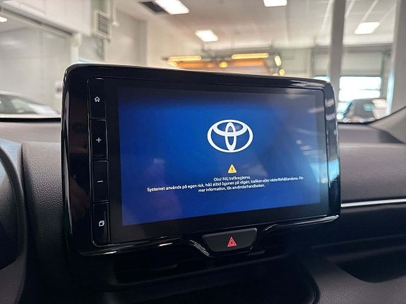 Toyota Yaris 15 of 15