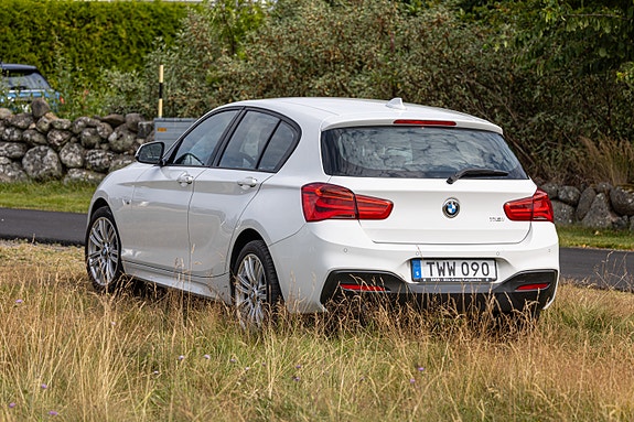 BMW 118i 4 of 13