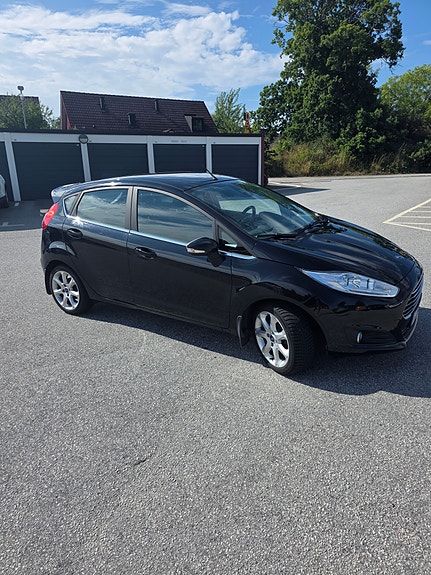 Ford Fiesta 2 of 3