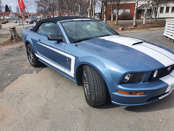 Ford Mustang 2 of 7