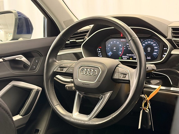 Audi Q3 14 of 16
