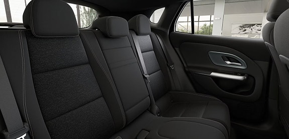 Mercedes-Benz GLA35 7 of 8