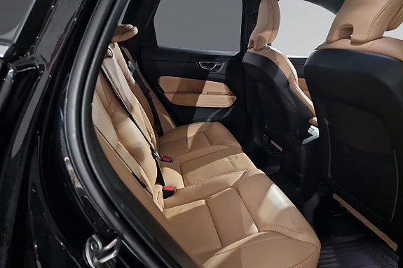 Volvo XC60 11 of 20