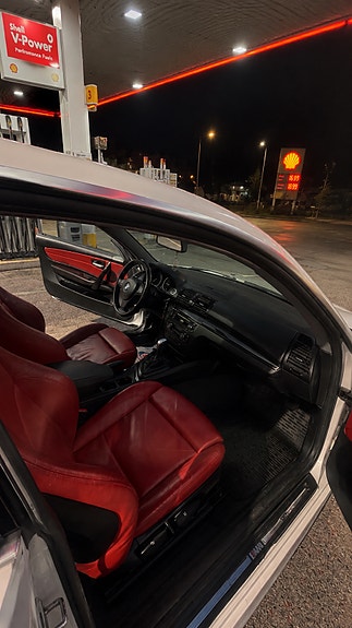BMW 123d 3 of 5