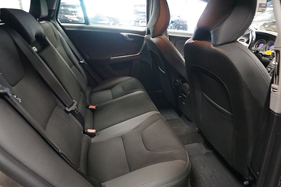 Volvo V60 15 of 18