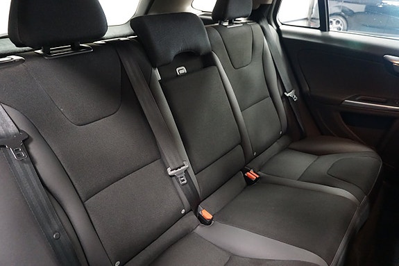 Volvo V60 13 of 18