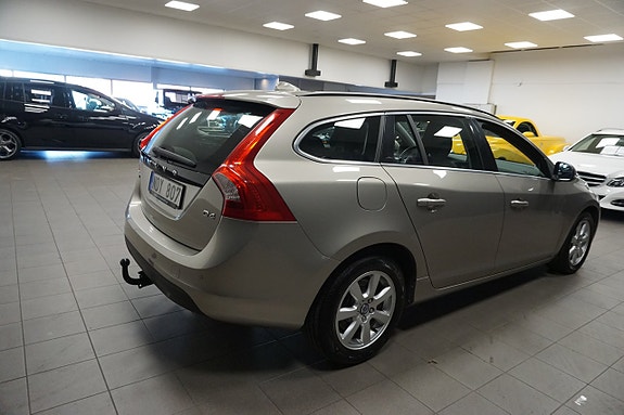 Volvo V60 8 of 18