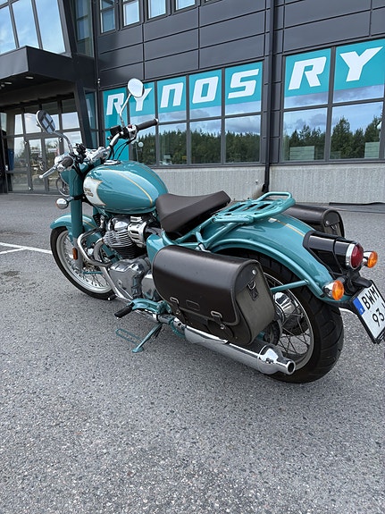 Royal Enfield CLASSIC 650 TWIN 4 of 6
