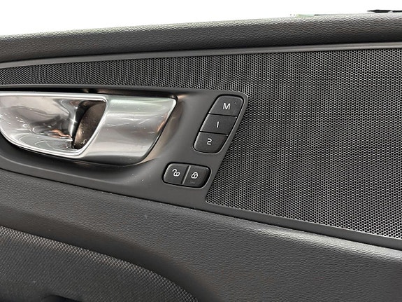 Volvo XC60 16 of 20