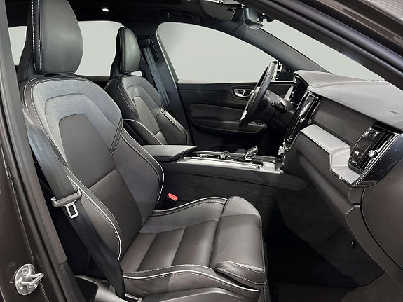 Volvo XC60 14 of 20