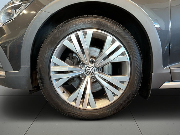Volkswagen Passat Alltrack 14 of 18