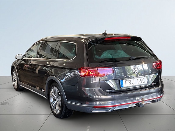 Volkswagen Passat Alltrack 5 of 18
