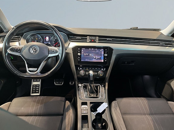 Volkswagen Passat Alltrack 8 of 18