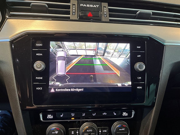 Volkswagen Passat Alltrack 15 of 18