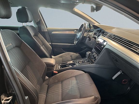Volkswagen Passat Alltrack 10 of 18