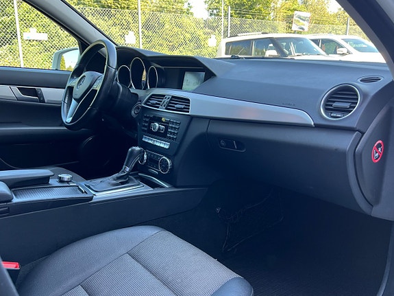 Mercedes-Benz C220 5 of 26