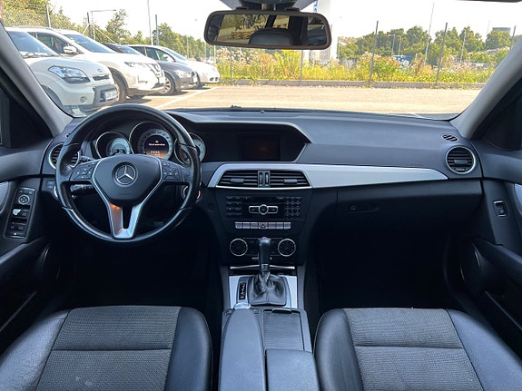 Mercedes-Benz C220 9 of 26