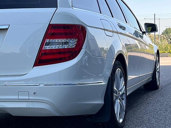 Mercedes-Benz C220 23 of 26