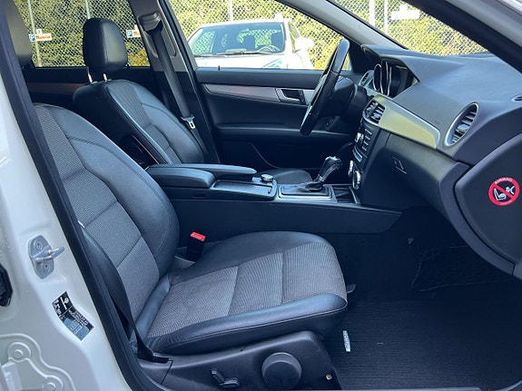 Mercedes-Benz C220 8 of 26