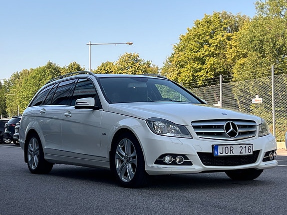 Mercedes-Benz C220 2 of 26