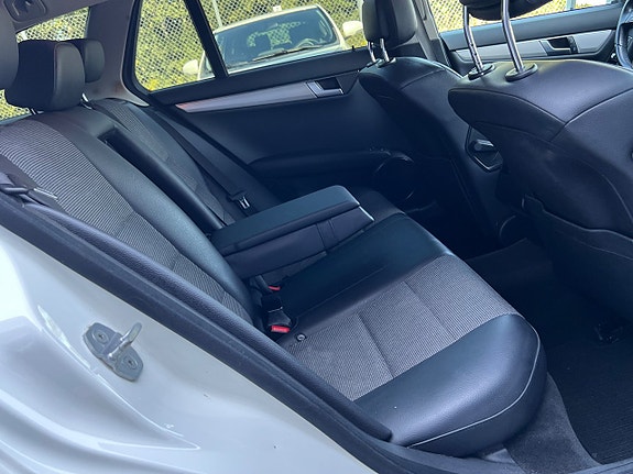 Mercedes-Benz C220 16 of 26