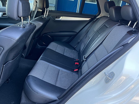 Mercedes-Benz C220 15 of 26