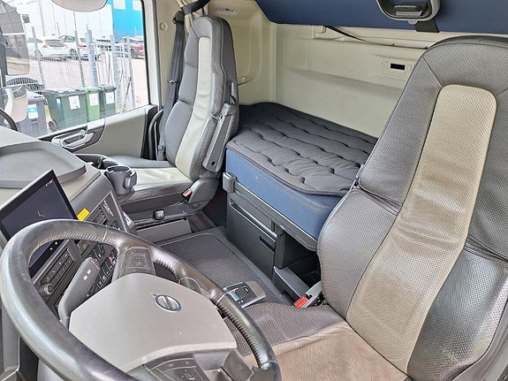 Volvo Vehicle Rigid 6x2-2 box full side opening 14 of 18
