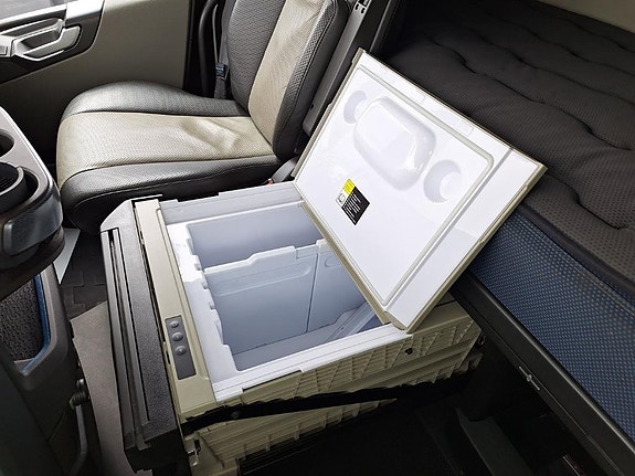 Volvo Vehicle Rigid 6x2-2 box full side opening 18 of 18