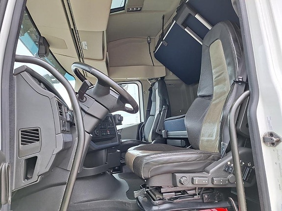 Volvo Vehicle Rigid 6x2-2 box full side opening 3 of 18