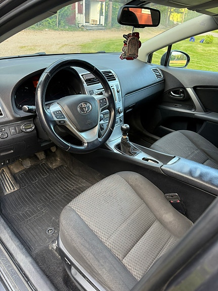 Toyota Avensis 5 of 8