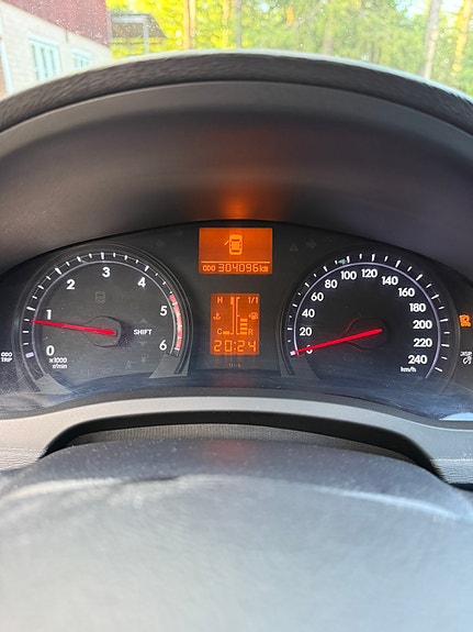 Toyota Avensis 6 of 8