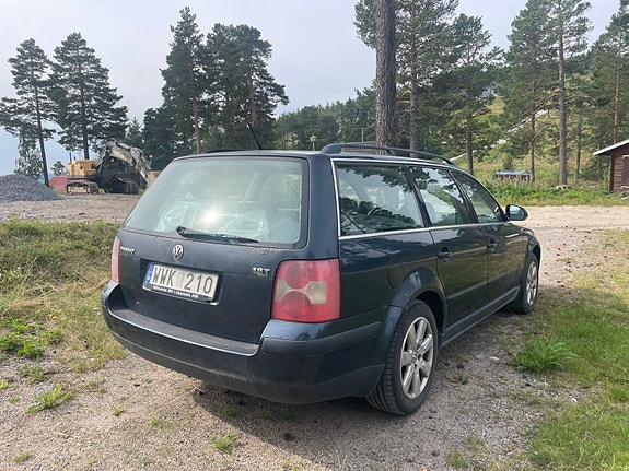 Volkswagen Passat 3 of 9