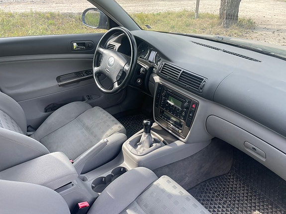 Volkswagen Passat 7 of 9