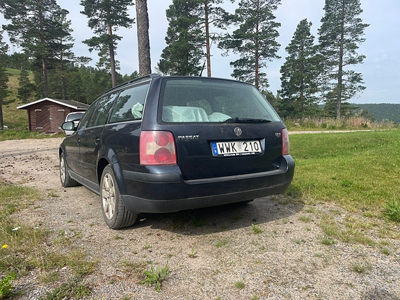Volkswagen Passat 4 of 9