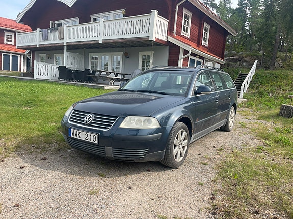Volkswagen Passat 2 of 9