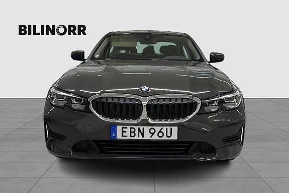 BMW 318d 3 of 11