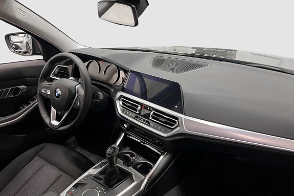 BMW 318d 8 of 11