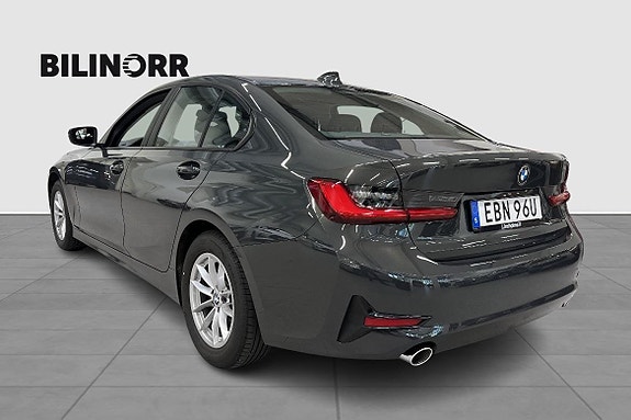BMW 318d 2 of 11