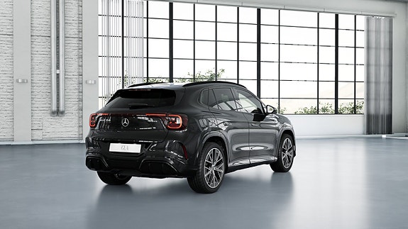 Mercedes-Benz GLA35 3 of 7