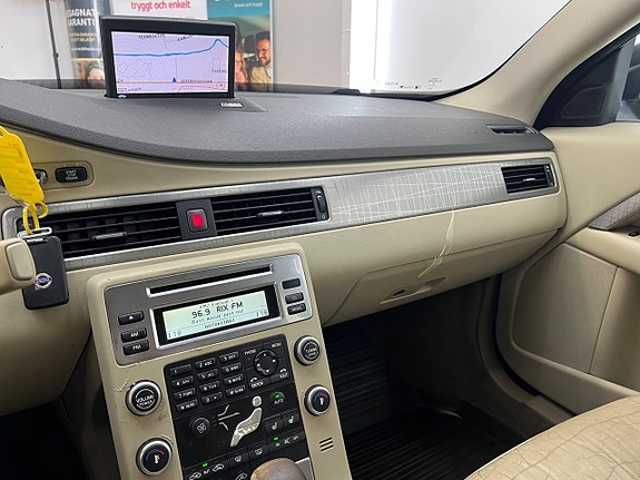 Volvo XC70 18 of 30