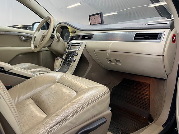 Volvo XC70 27 of 30