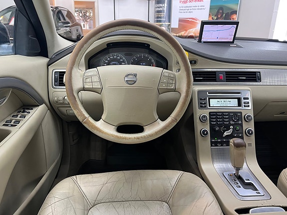 Volvo XC70 16 of 30