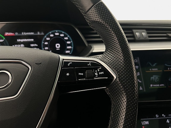Audi Q8 e-tron 21 of 30